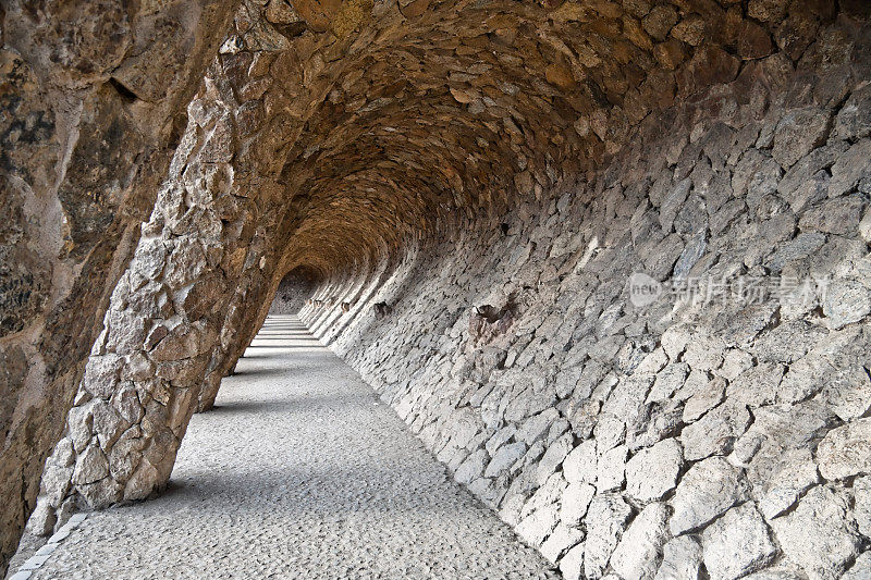 Parc Guell波浪画廊，建筑在巴塞罗那